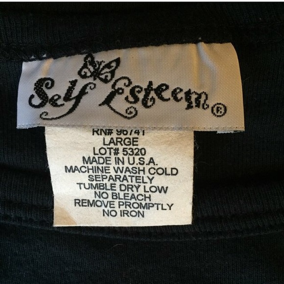 COPY - Black shirt with metallic red lips. - Picture 3 of 4